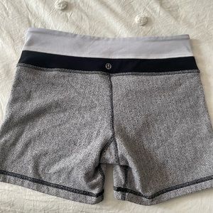 Lululemon women’s light grey shorts size 6